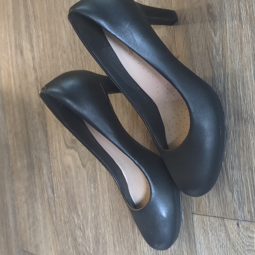 Clarks black closed toe heels